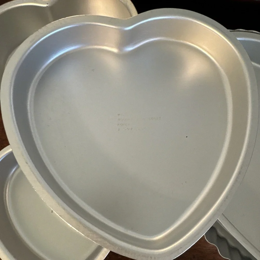 7 Pc. Wilton Pans, Heart Shaped (5), Cookie sheet, Baking Pan Vintage